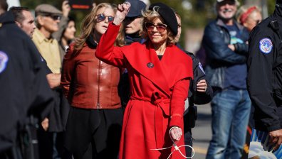 Aрестуваха Джейн Фонда, участвала в екопротест (Видео)