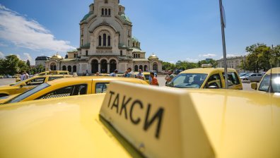 Евро на дисплея: Какви промени очакват таксиметровите шофьори от 1 януари