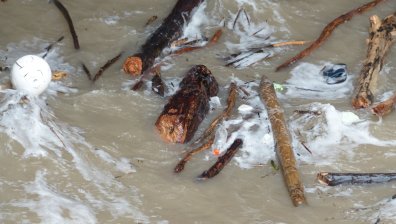 Водопровод гръмна в Пловдив и заля цял квартал