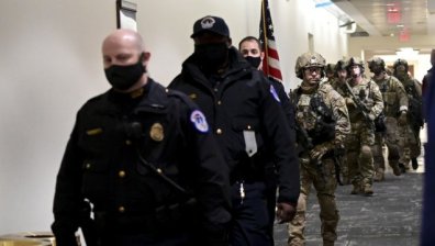 Полицаи съдят Тръмп за подбудителство към щурма на Капитолия