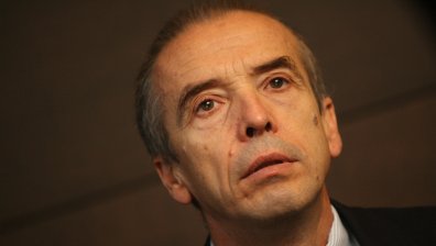 Мангъров: Децата да тръгнат присъствено на училище, но при затегната хигиена