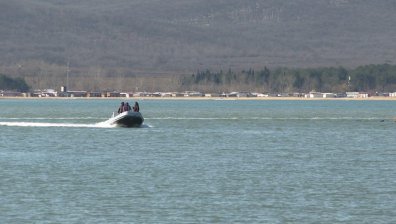 Водолази търсят телата на тримата изчезнали рибари край Маслен нос