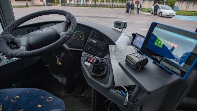 Шофьор заби юмрук в лицето на водач на автобус в София