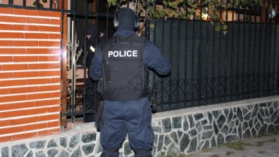 Националната полиция и Жандармерията нахлуха в офиси в "Слатина"