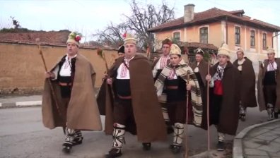 Коледари повдигат духа по време на пандемия в с. Климент