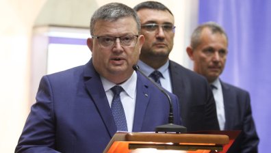 Цацаров, Гешев и Младен Маринов на брифинг за повдигнато обвинение в шпионаж