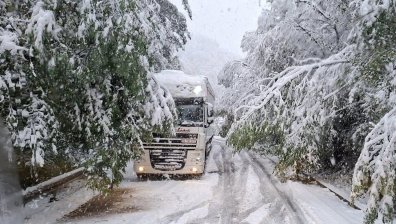 Удължават бедственото положение в Трън след снежната буря