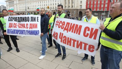 Министър Караджов приема превозвачите в нов опит за диалог