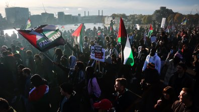 Многохилядни протести в Лондон и Париж срещу войната в Газа и антисемитизма