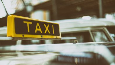 Спор за такси завърши с бой, стрелба, момче в болница и четирима арестувани