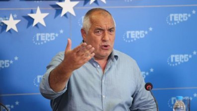 Борисов скочи на ДБ: Не ви ли е срам да се целувате с Бойко Рашков?!