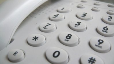 82-годишен мъж метна 5 бона през терасата си за ало апаши