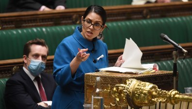 Ограничен приток на мигранти, "страх" и твърди линии: Коя е Прити Пател и какво цели?