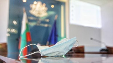 МЗ актуализира списъка с държавите в "червена" и "зелена" Ковид зона