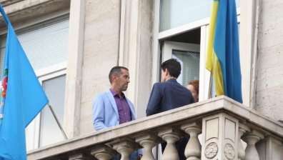 "Възраждане" с нов опит да свали украинското знаме от сградата на общината
