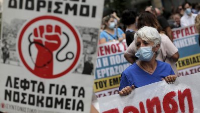 Здравни работници в Гърция на протест заради задължителната ваксинация