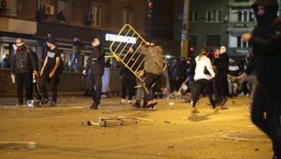 Големи са щетите след вчерашния протест, цяла нощ почистваха центъра на София (+СНИМКИ)