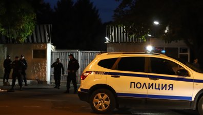 Десетки граждани протестираха срещу агресията в Украйна пред Посолството на Русия у нас