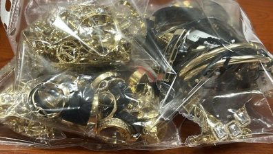 Хванаха злато за над 60 000 лв. в сутиена на пътничка