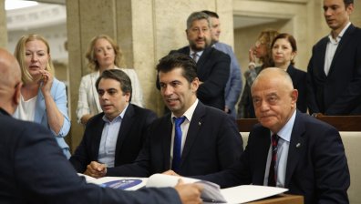 ПП-ДБ се регистрираха за местните избори, внесоха над 9300 подписа