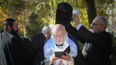 В параклиса на "Александровска" се състоя маслосвет за боледуващите от Ковид-19