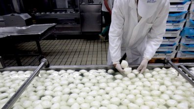 Китай налага 43% мита върху вноса на основни продукти от ЕС
