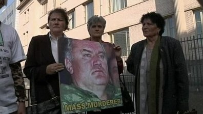 Оцелелите от Сребреница искат Младич да бъде осъден за геноцид
