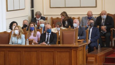 Кабинетът "Борисов 3" оцеля и след петия вот на недоверие (ВИДЕО+СНИМКИ)