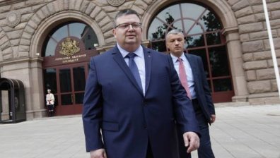 Цацаров: ДОСТ е финансирана незаконно от Турция!