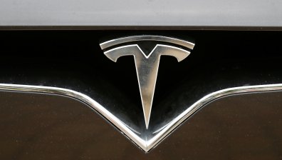 Полицейска Tesla остана без ток по време на гонка