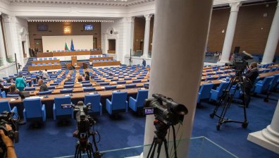 Имат желание, но нямат възможност - защо депутатите спряха работа?