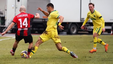 "Лудогорец" надви "Локо" на трудния терен в "Надежда" и продължава да гони "Левски"