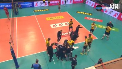 Треньорът на ВК "Хебър" получи епилептичен пристъп по време на мач