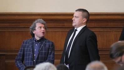 Нова червена линия: Партньорите се сдърпаха за местата в комисиите