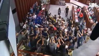 Масов бой в парламента на Хонг Конг