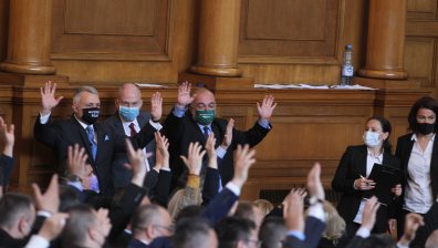 Парламентът прие оставката на правителството