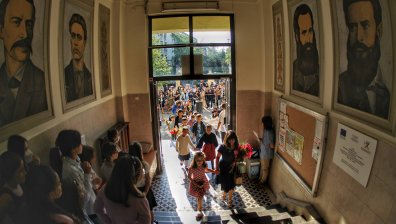 Започва учебната година: 717 хил. деца влизат в класните стаи