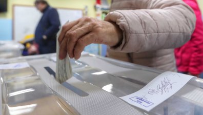 Парламентът е разделен на две след ветото на Йотова върху Изборния кодекс