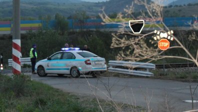 Фатален удар: Влак блъсна дете на прелез в Пловдивско, било легнало на релсите
