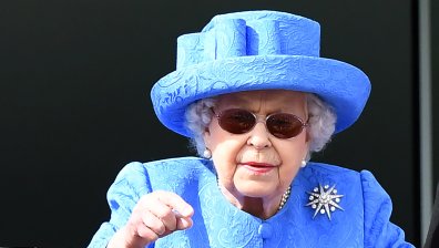 Чрез дрехите и брошките си Елизабет II показа, че владее съвършено изкуството на дипломацията