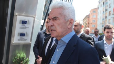 "Атака" не пуска Сидеров от председателското място на ПГ