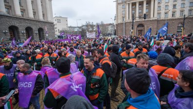 Миньори протестират пред Министерския съвет (СНИМКИ)
