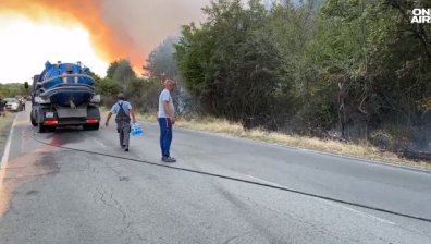 Борбата с пожара край Стара Загора е ожесточена