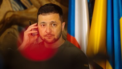 Следващата дестинация: Зеленски пристигна в Словакия, иска гаранции за сигурност