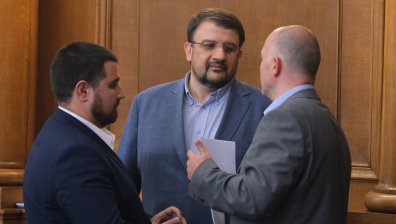 Физически сблъсък в НС, от ДПС скочиха на Настимир Ананиев