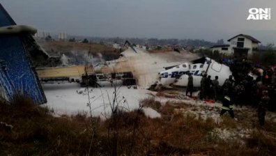 Десетки загинаха при поредна самолетна катастрофа