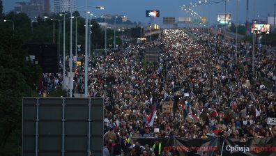 "Сърбия срещу насилието": Хиляди искат оставки след 18 трупа за по-малко от месец