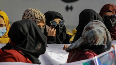 Талибаните стават все по-строги: Какъв е животът на жените в Афганистан?
