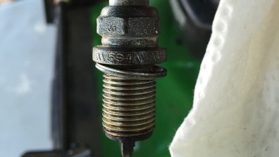 Как да постъпим, ако запалителните свещи на колата са мокри?