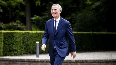 Столтенберг остава на поста генерален секретар на НАТО още година